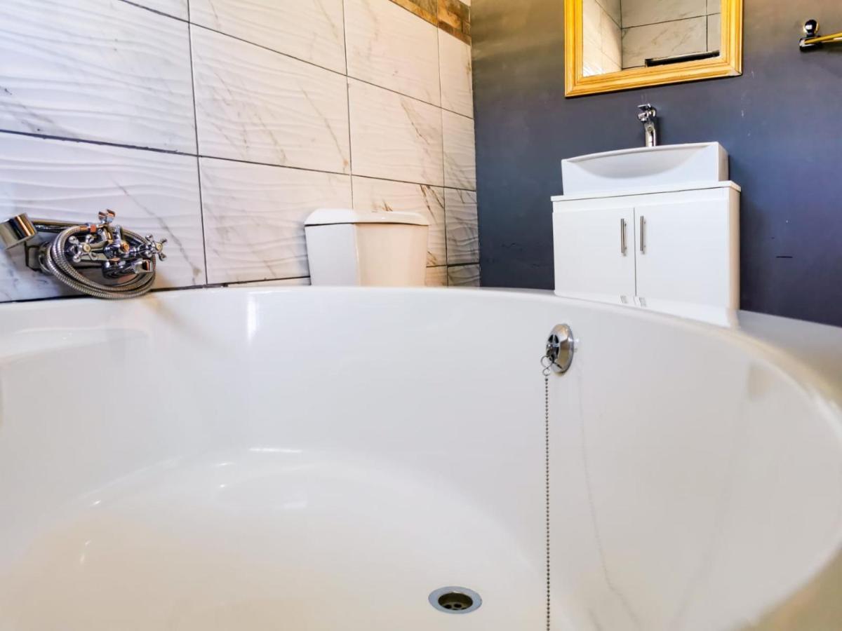 Genesis Guesthouze Hotel Bela-Bela Kültér fotó